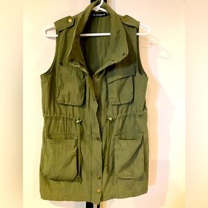 Allegra K Olive green light vest women’s sz S